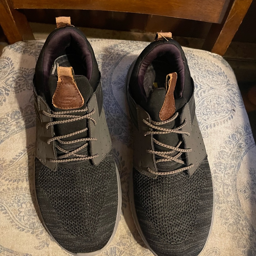Skechers Black and Gray Men's Sneakers size 10.5 wide memory foam Air Cooled